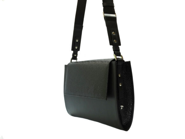 890 b black